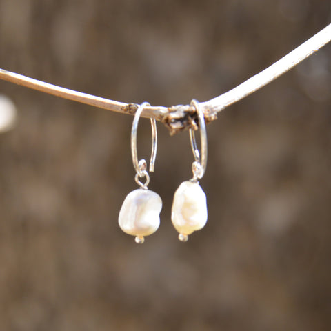 Freshwater Pearl Drop Earring with Circle Hook