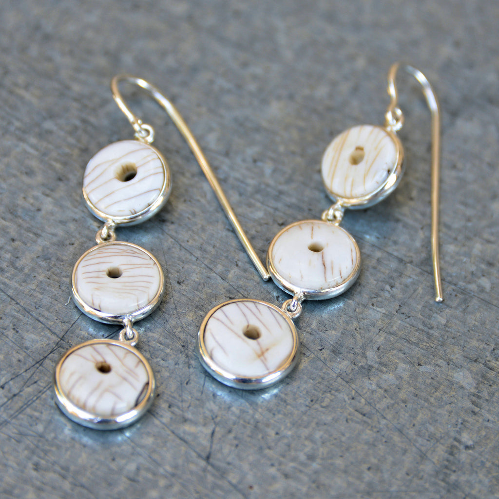 Silver Conch Shell 3-Tier Dangle Earrings (off-white)