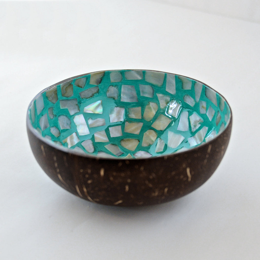 Oyster Shell Lacquered Coconut Bowl - Mint Green