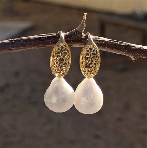 White Pearl Earring with Gold Trim