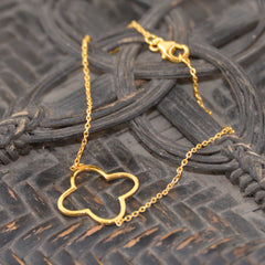 Gold Chain Bracelet with Four Sided Emblem