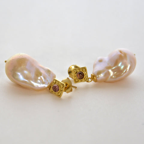 Amethyst and Pearl Stud Earring